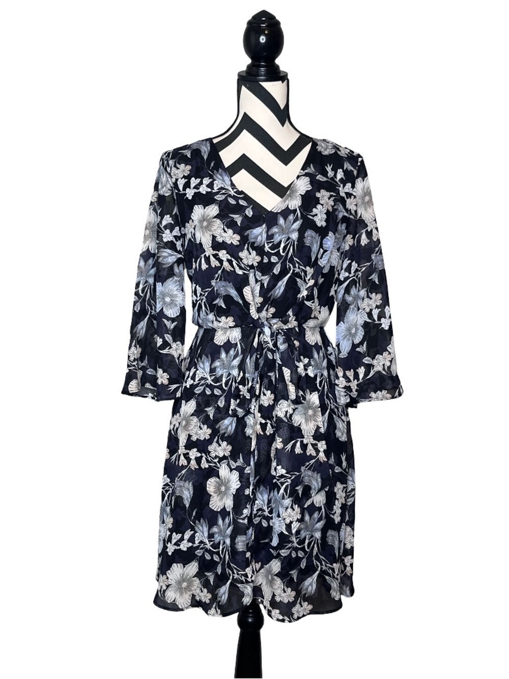 Julia Jordan Sz 6 Dark Floral Bell-Sleeves Career Sheer Flowy Tie Front Dress